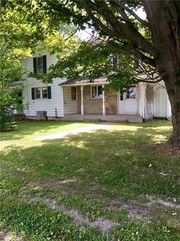 1689 Skyhill Rd, Edinburg, PA 16116-3205