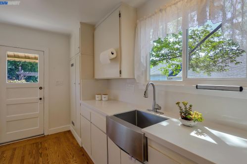 18448 Standish Ave, Hayward CA  94541-1323 exterior