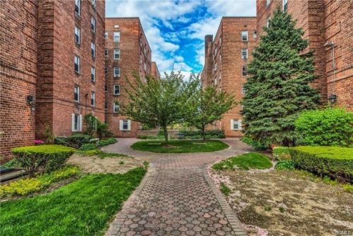 60 Locust Ave, New Rochelle, NY 10801-7360