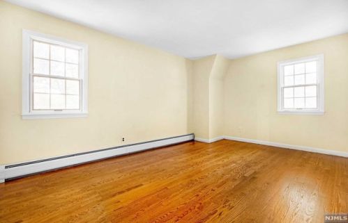 824 Norgate Dr, Ridgewood NJ 07450-2118 exterior