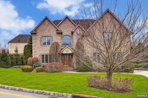 60 Village Dr, Mahwah NJ  07430-2578 exterior