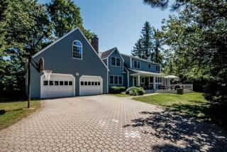 186 Pawson Rd, Branford, CT 06405-5059
