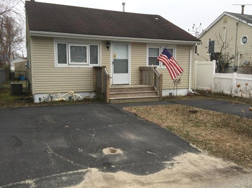 7 Holly Acres Dr, Bricktown, NJ 08723-7416