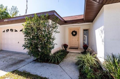 10924 Livingston Dr, New Port Richey, FL 34654-6031