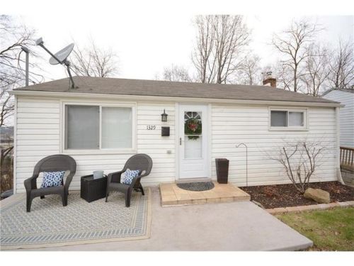 1329 Terrace St, Bridgeville, PA 15017-2445