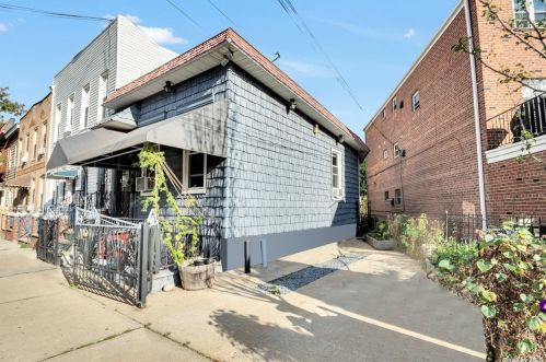 23-13 41st St, Long Island City, NY 11105-1024