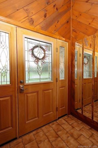 15 Benneville Rd, Milford CT  06461-2432 exterior