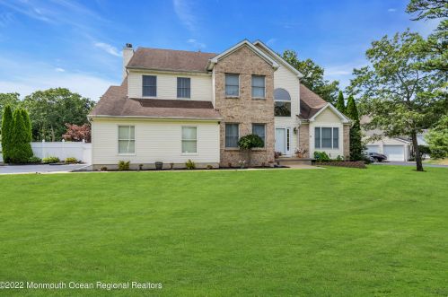 2 Orsaf Ln, Berkeley Township, NJ 08721-2545