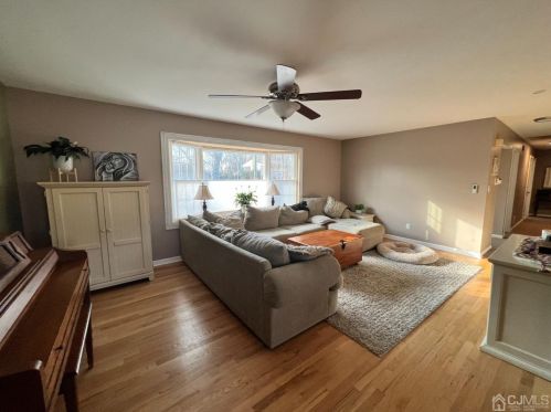 15 Kevin Rd, East Brunswick, NJ 08816-4258