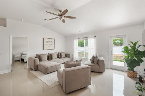 221 Mandolin Dr, Winter Haven, FL 33884-3583