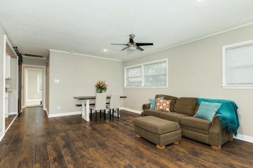 18 Lyncrest Dr, Galveston TX  77550-3215 exterior