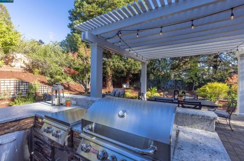 300 Camaritas Way, Danville CA  94526-5439 exterior