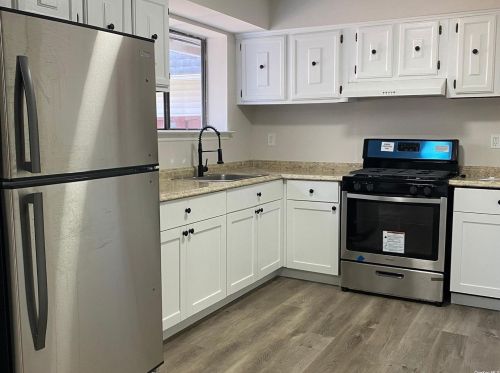 282 Feller Dr, Central Islip, NY 11722-1214