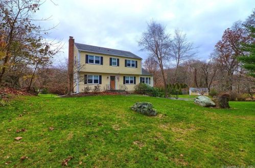 552 Hill Rd, Stamford, CT 06902-1532
