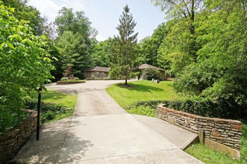 2047 Greenpine Dr, Cincinnati, OH 45231-2113
