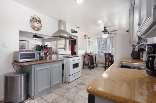 2124 Ash Ave, Fullerton CA  92833-3211 exterior