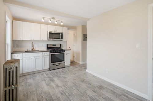 90-03 97th Ave, Jamaica, NY 11416-1022