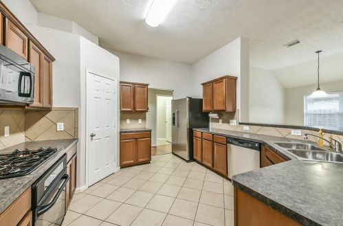 21597 Duke Alexander Dr, Humble, TX 77339-1762