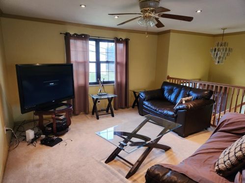 122 Pennoak Dr, Pittsburgh, PA 15235-3052