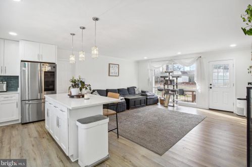 7204 Halifax Pl, Springfield VA  22150-3718 exterior