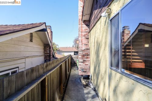 677 Briergate Way, Hayward CA  94544-7201 exterior