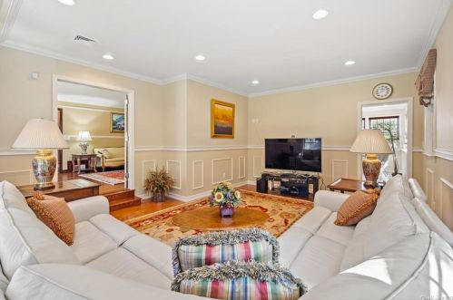 898 North St, White Plains NY  10605-4436 exterior