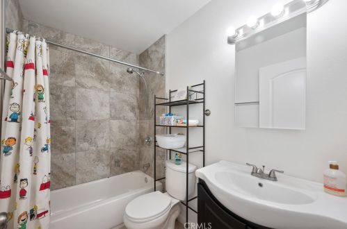 2032 Piru St, Compton CA  90222-3525 exterior