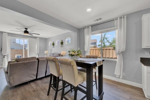 542 Twilight St, Vacaville CA  95688-8829 exterior