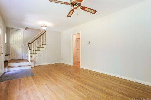 69 Walnut Hill Rd, Ridgefield, CT 06877-2906