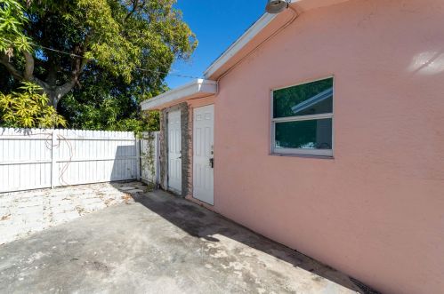 38 8th Ave, Delray Beach FL  33444-2663 exterior