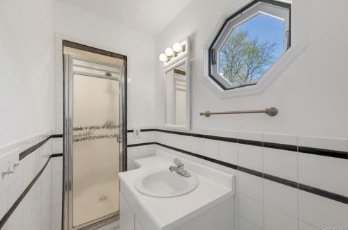 2856 Brookfield Dr, Yorktown Hgts NY  10598-2402 exterior