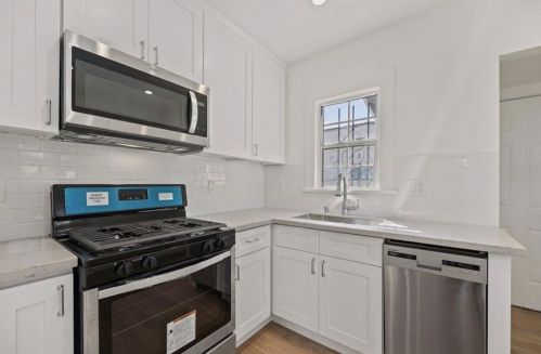 2436 Adriatic Ave, Long Beach CA 90810-3313 exterior