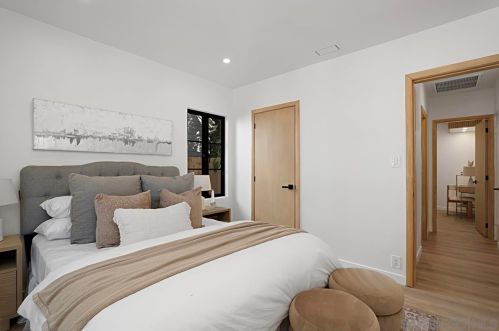1855 Reed Ave, San Diego CA  92109-5446 exterior
