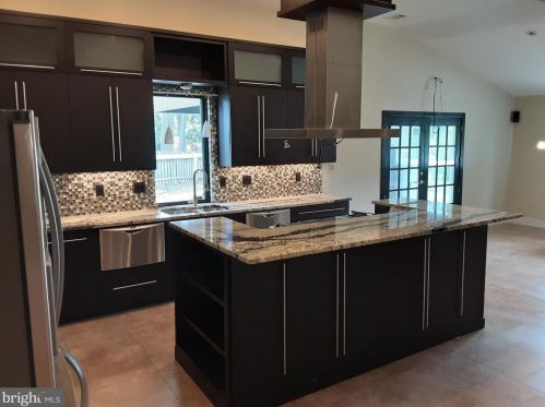 3018 Stoney Creek Rd, Norristown, PA 19401-1368