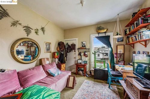 4327 Essex St, Oakland CA 94608-1216 exterior