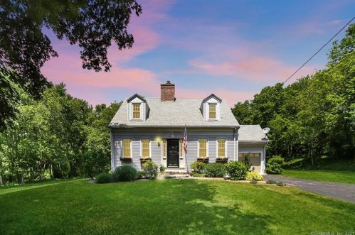 1394 Pequot Trl, Stonington, CT 06378-1931