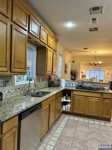 214 Columbus Pl, Cliffside Park NJ  07010-1006 exterior