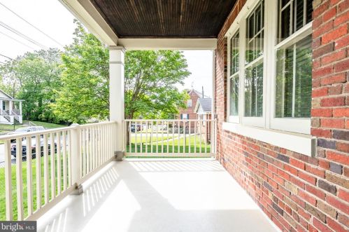 4311 Burns St, Washington, DC 20019-5617