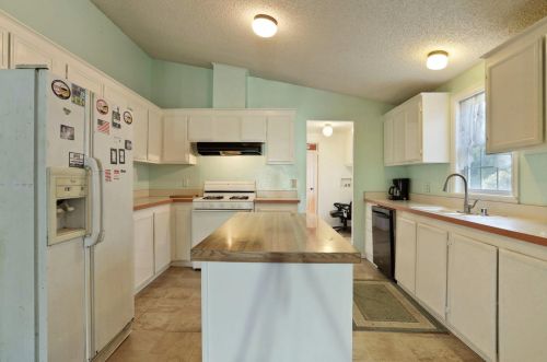 6 Whispering Way, Lodi CA  95242-9563 exterior