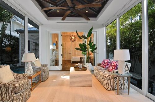 62 6th St, Naples FL  34102-0060 exterior