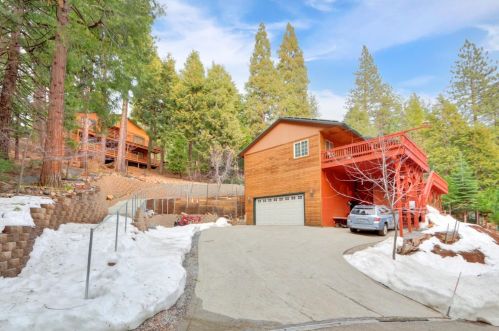 7111 Pine Cone Dr, Pacific House, CA 95726-9584