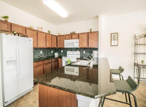 560 Las Fuentes Dr, Kissimmee, FL