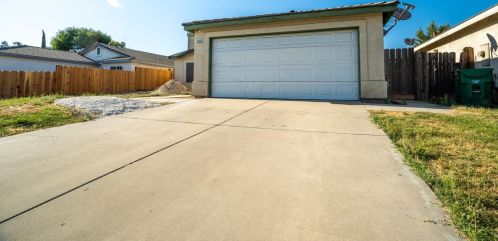 19528 1st St, Hilmar, CA 95324-9037