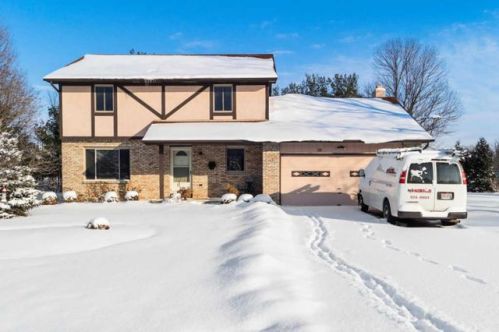 10 Ridgewood Dr, Pataskala, OH 43062-9427