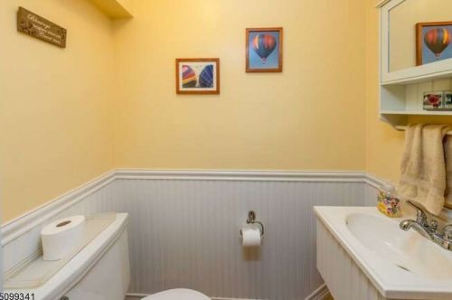 502 Ridge Rd, West Milford NJ  07480-1940 exterior