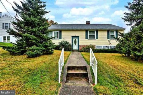6 Hill St, Hanover, PA 17331-3819