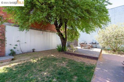 2821 Chapman St, Oakland CA 94601-2133 exterior