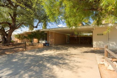 8051 Hawthorne St, Tucson AZ  85710-1638 exterior