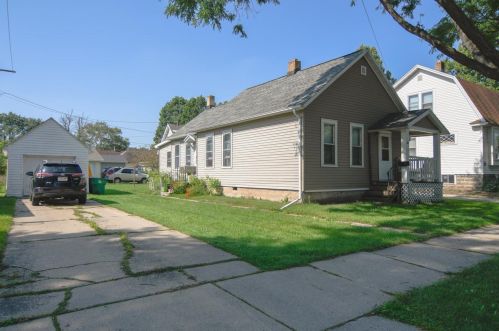 883 3rd St, Green Bay, WI 54304-2685