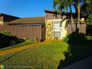 514 Briarwood Cir, Hollywood, FL 33024-1397